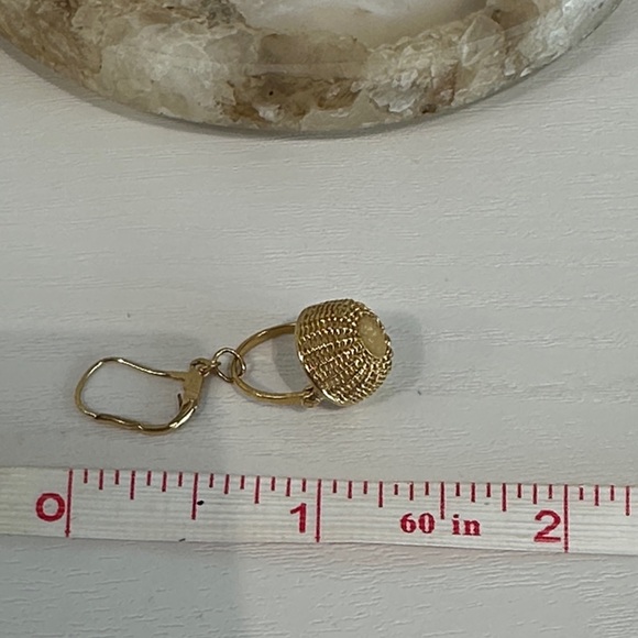 14ky American Scrimshaw Nantucket basket earrings - Picture 7 of 8